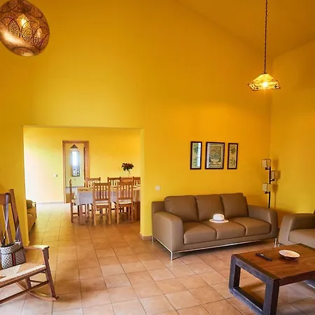 Сasa de vacaciones In With Volcano View Pool