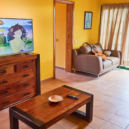 In With Volcano View Pool Сasa de vacaciones *