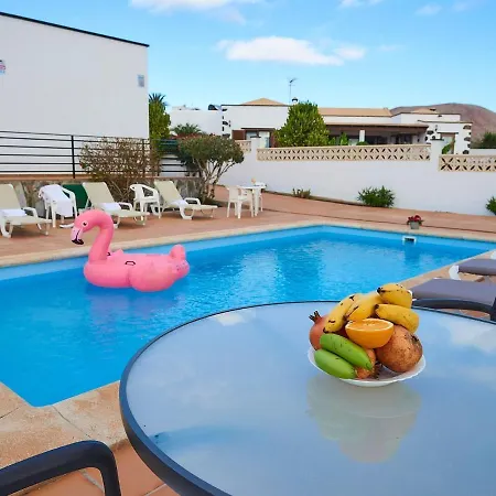 In With Volcano View Pool Hébergement de vacances