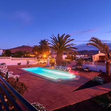 In With Volcano View Pool Hébergement de vacances *